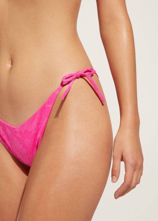 růžové dámské bikinové kalhotky calzedonia s vysokým výstřihem do v a brazilským vzorem antibes