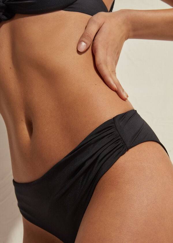 Černé dámské ekologické bikiny calzedonia s vysokým pasem a logem indonesia